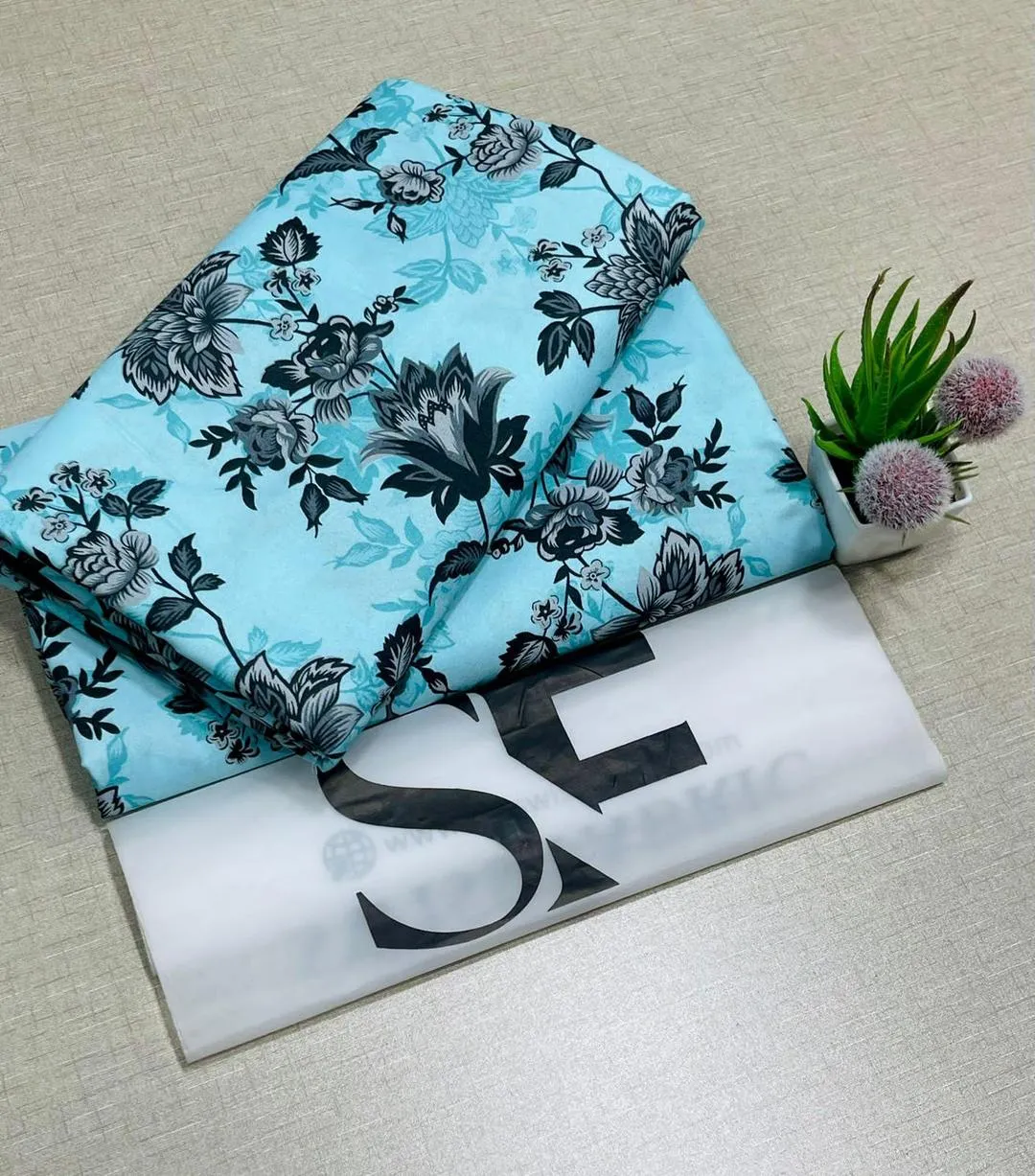 2 Pcs Women's Unstitched Printed Suit