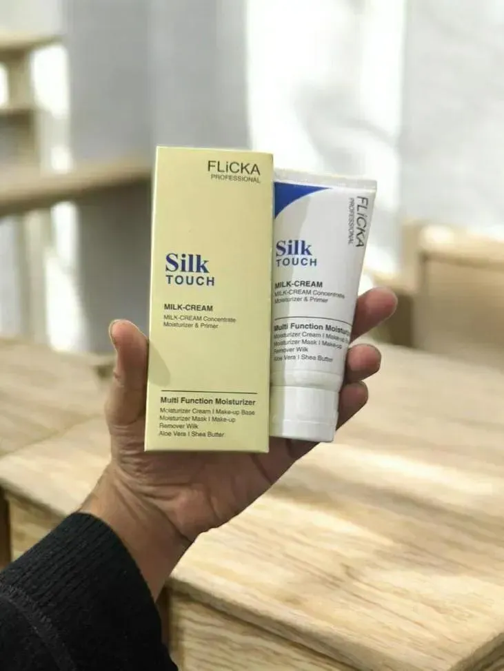 Flicka Silk Touch 3 In 1 Glowy Moisturizer And Primer