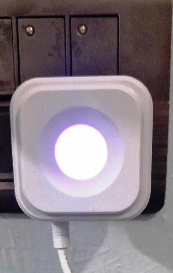 Universal Mobile Charger with Fixed 1M Micro USB Cable + Dual USB Ports - Image 4