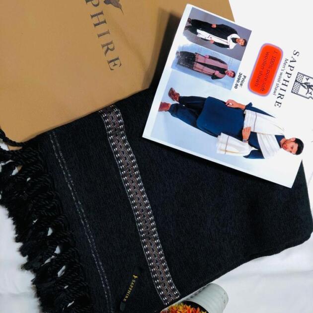 1 Pc Black Velvet Shawl - Plain Design for All Occasions