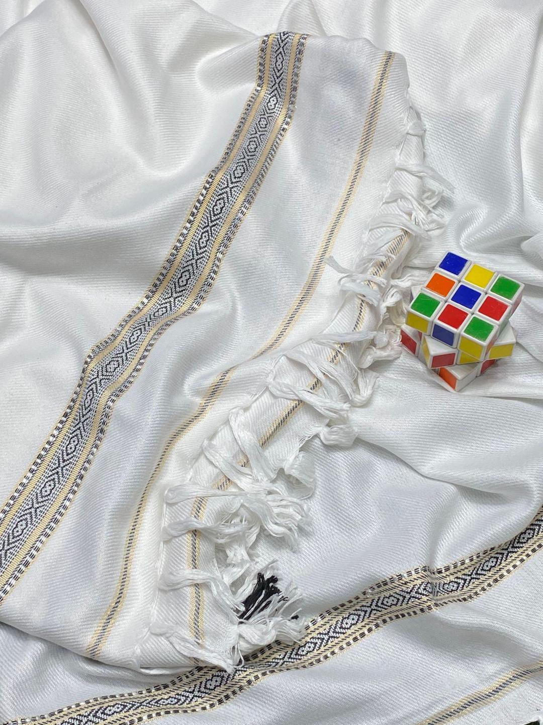 Luxurious Pashmina Wool Shawl - 1 Pc Off White Plain Design - Image 2