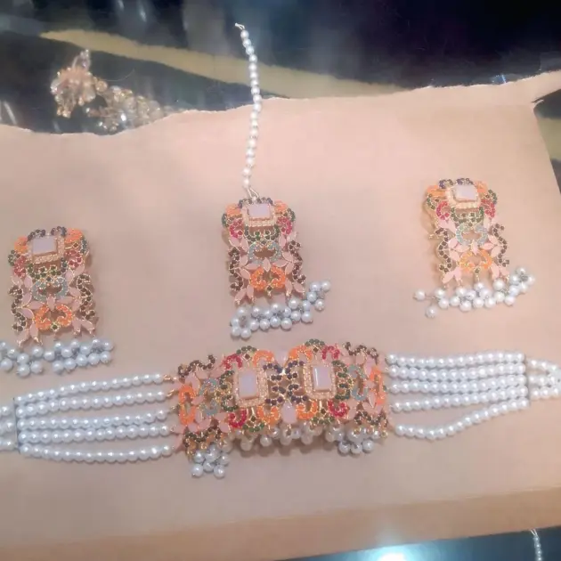 1 Carat Gold Plated Artificial Stones Necklace Set